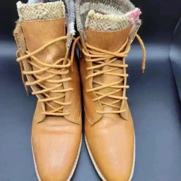 Beautiful MIXED BLUES Lace UpWomen’s  6 M Vintage Camel Leather Booties/ Ankle - Picture 3 of 12